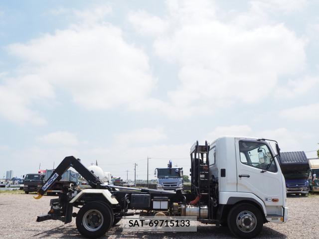 Mitsubishi FIGHTER 2013-06 8229980-8