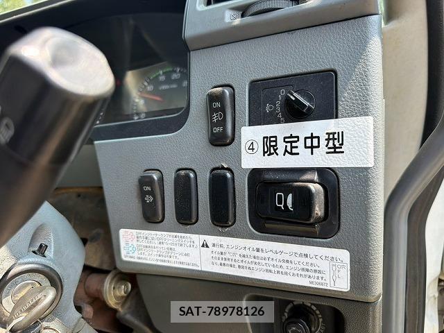 Mitsubishi FIGHTER 2014-12 8229984-18