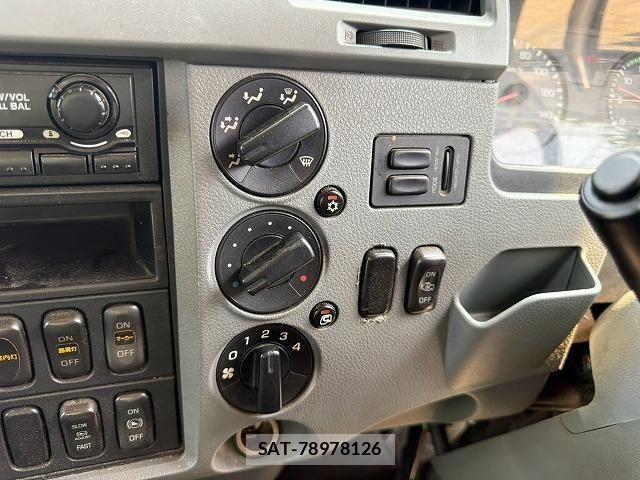 Mitsubishi FIGHTER 2014-12 8229984-23