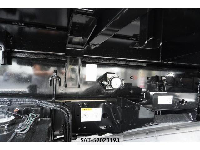 Mitsubishi FIGHTER 2024-08 8229941-11