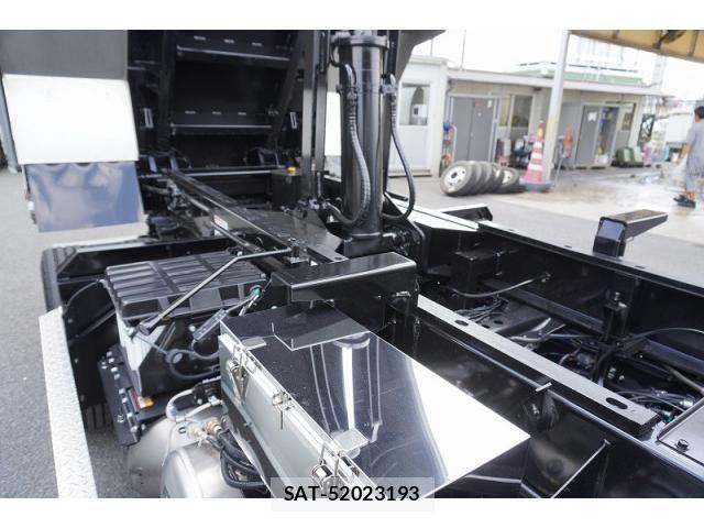 Mitsubishi FIGHTER 2024-08 8229941-27