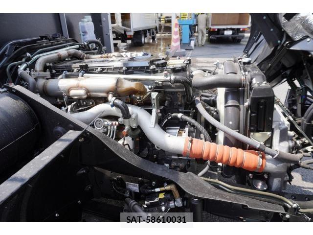 Mitsubishi FIGHTER 2026-04 8229965-14