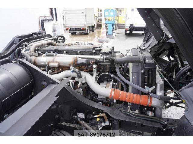 Mitsubishi FIGHTER 2025-11 8229960-15