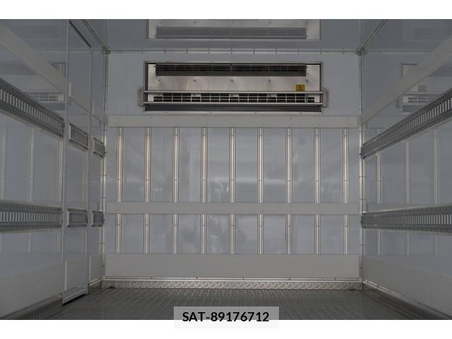 Mitsubishi FIGHTER 2025-11 8229960-24