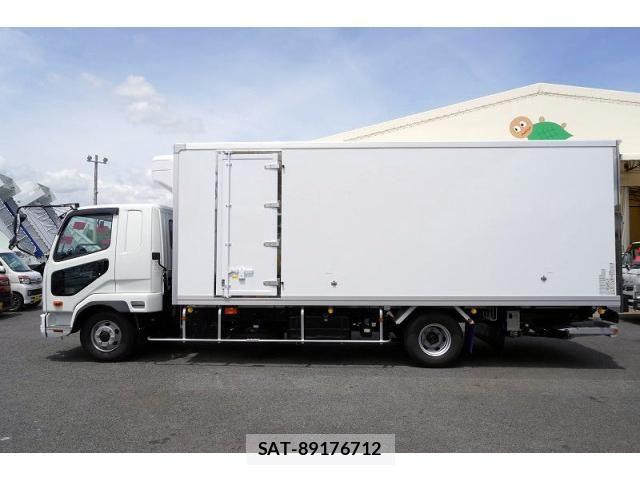 Mitsubishi FIGHTER 2025-11 8229960-2