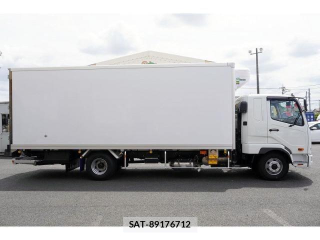 Mitsubishi FIGHTER 2025-11 8229960-4