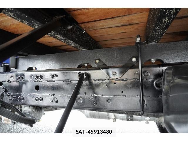 Mitsubishi FIGHTER 2025-07 8229942-11