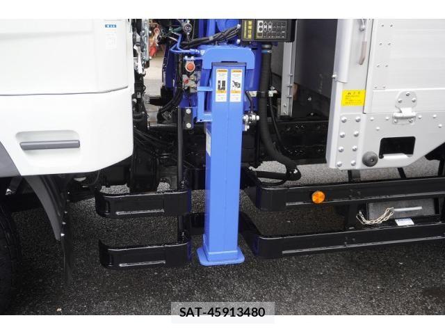 Mitsubishi FIGHTER 2025-07 8229942-24