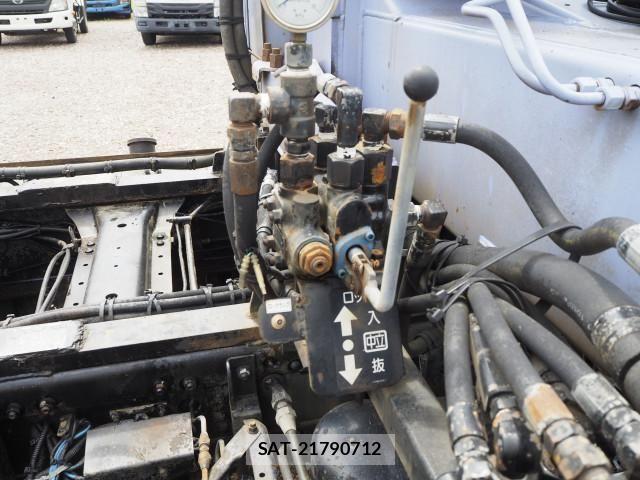 Mitsubishi FIGHTER 2001-07 8229976-17