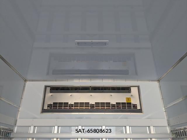 Mitsubishi FIGHTER 2026-01 8229946-15