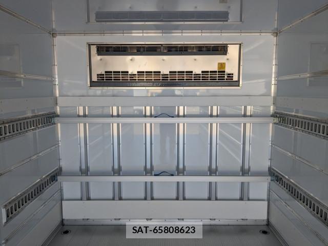 Mitsubishi FIGHTER 2026-01 8229946-16