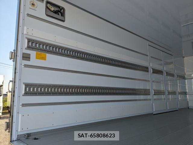 Mitsubishi FIGHTER 2026-01 8229946-19