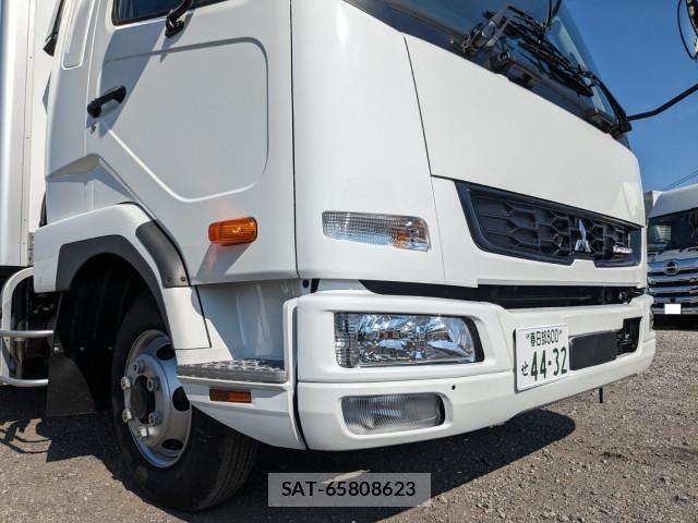 Mitsubishi FIGHTER 2026-01 8229946-25