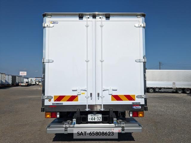 Mitsubishi FIGHTER 2026-01 8229946-4