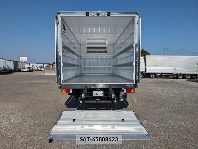 Mitsubishi FIGHTER 2026-01 8229946-7