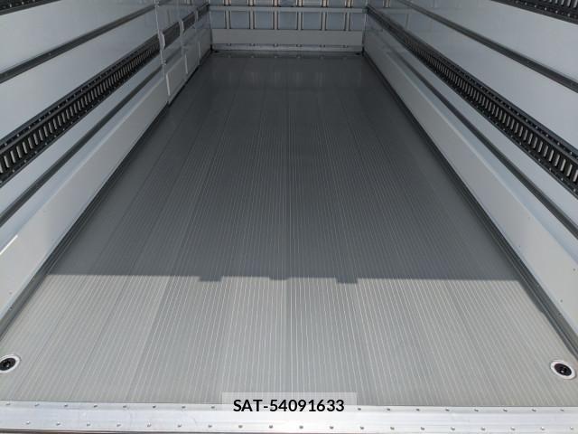 Mitsubishi FIGHTER 2026-01 8229945-13