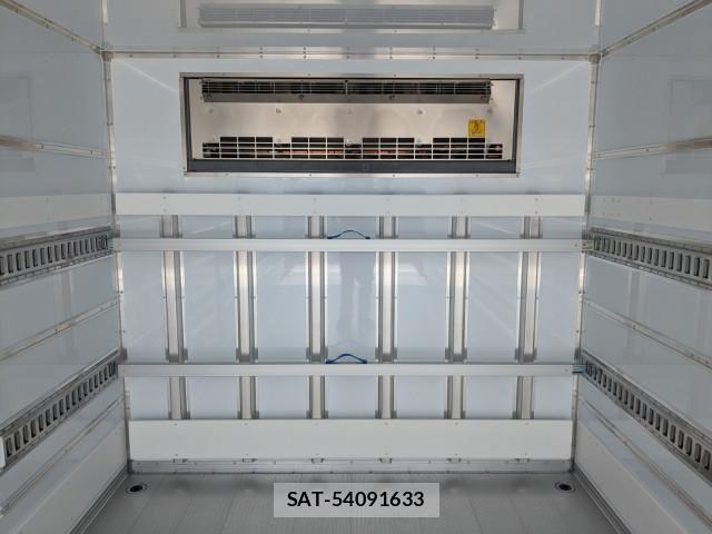 Mitsubishi FIGHTER 2026-01 8229945-17