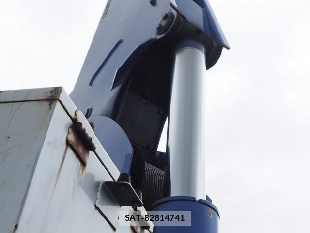 Mitsubishi FIGHTER 2014-06 8229964-10