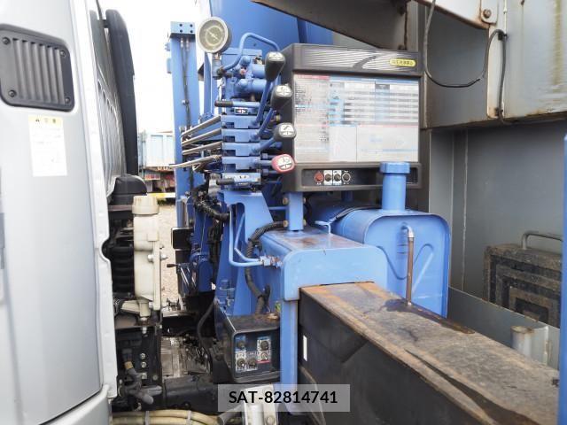 Mitsubishi FIGHTER 2014-06 8229964-11