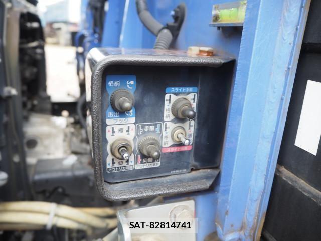 Mitsubishi FIGHTER 2014-06 8229964-12