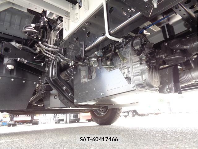 Mitsubishi FIGHTER 2025-10 8229963-11