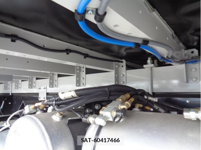 Mitsubishi FIGHTER 2025-10 8229963-14
