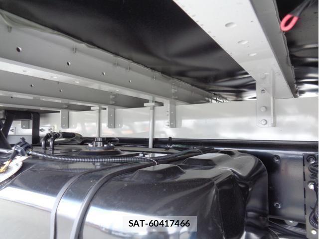 Mitsubishi FIGHTER 2025-10 8229963-16
