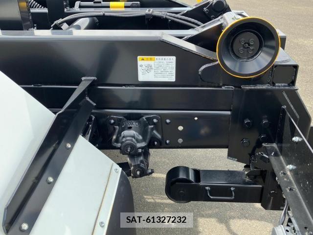 Mitsubishi FIGHTER 2025-04 8245189-9