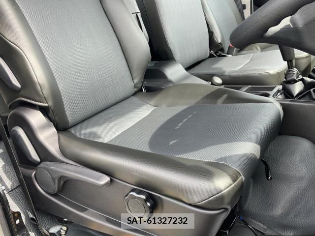 Mitsubishi FIGHTER 2025-04 8245189-14