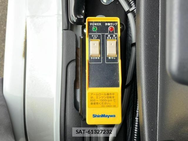 Mitsubishi FIGHTER 2025-04 8245189-18