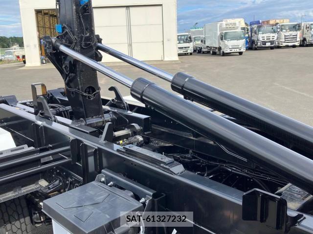 Mitsubishi FIGHTER 2025-04 8245189-8