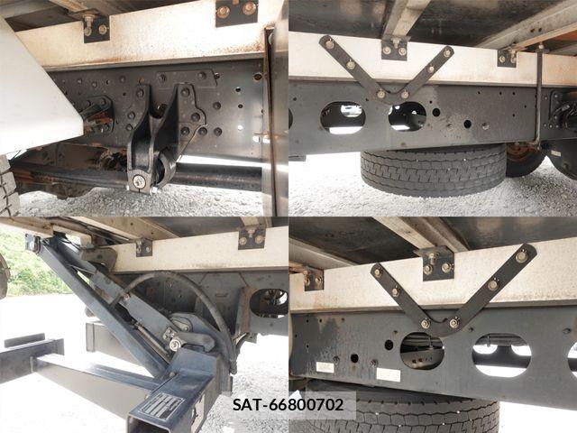 Mitsubishi FIGHTER 2017-03 8245193-20