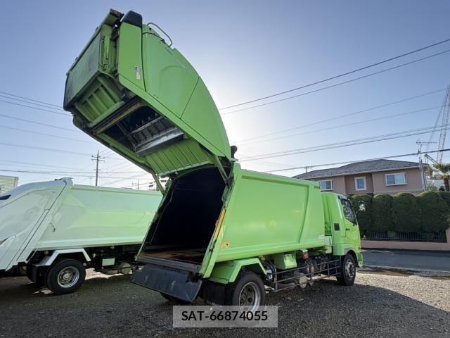 Mitsubishi FIGHTER 2015-04 8245191-12