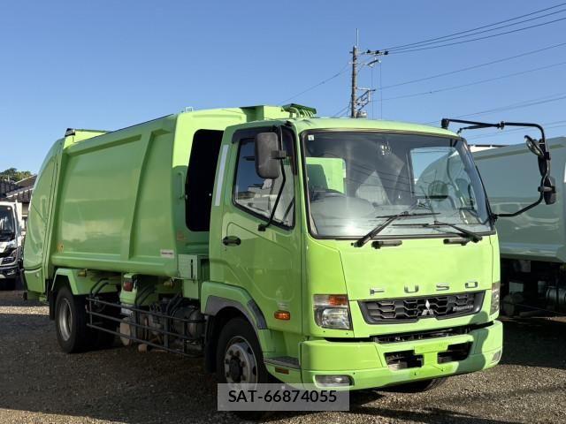 Mitsubishi FIGHTER 2015-04 8245191-1
