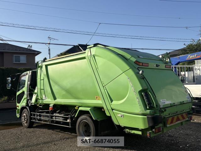 Mitsubishi FIGHTER 2015-04 8245191-3