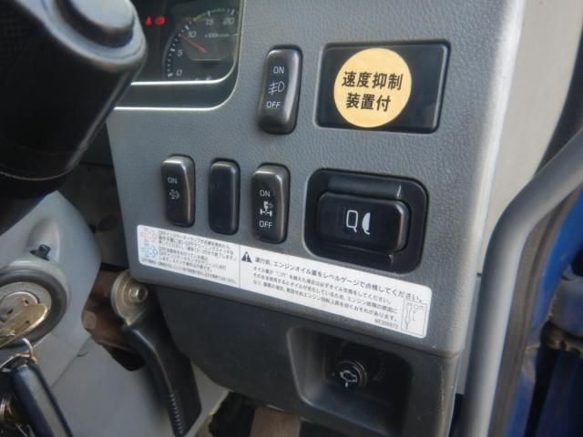 Mitsubishi FIGHTER 2013-01 8311110-16