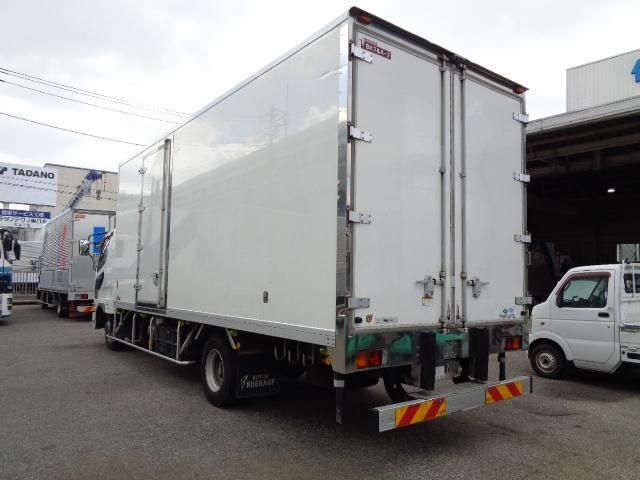 Mitsubishi FIGHTER 2015-10 8331898-2