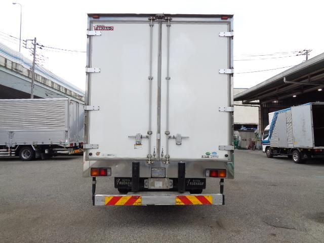 Mitsubishi FIGHTER 2015-10 8331898-3