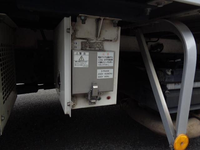 Mitsubishi FIGHTER 2015-10 8331898-5