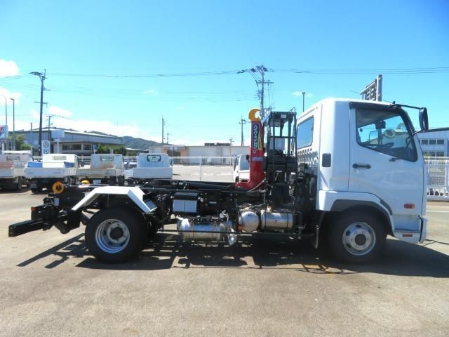 Mitsubishi FIGHTER 2026-05 8331885-4