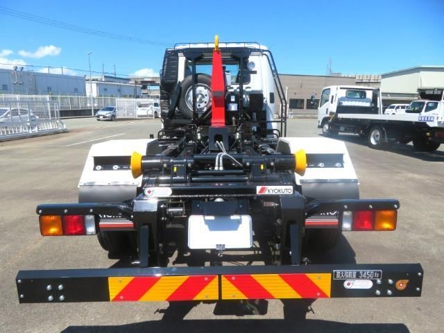 Mitsubishi FIGHTER 2026-05 8331885-6