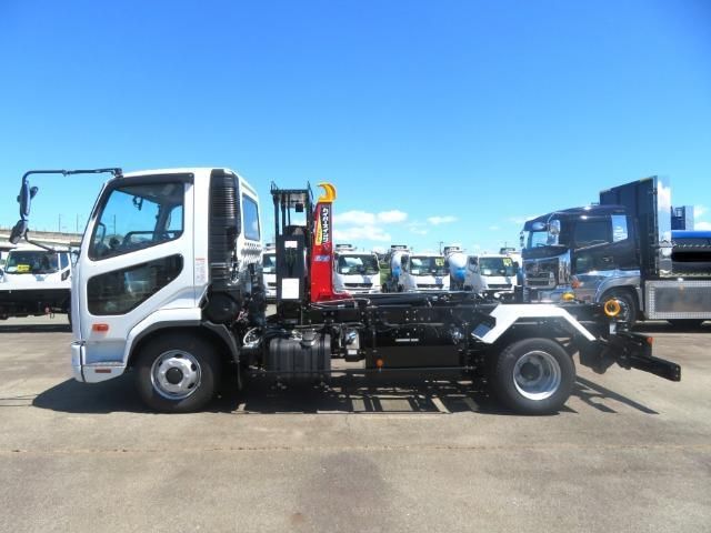 Mitsubishi FIGHTER 2026-05 8331885-8