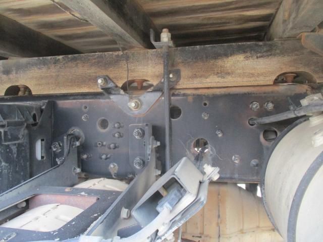 Mitsubishi FIGHTER 2014-05 8331891-26