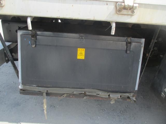 Mitsubishi FIGHTER 2014-05 8331891-29