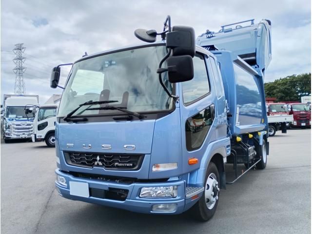 Mitsubishi FIGHTER 2022-09 8331880-6