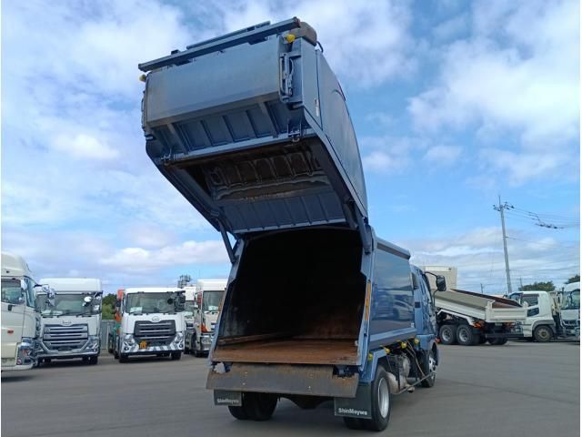 Mitsubishi FIGHTER 2022-09 8331880-7