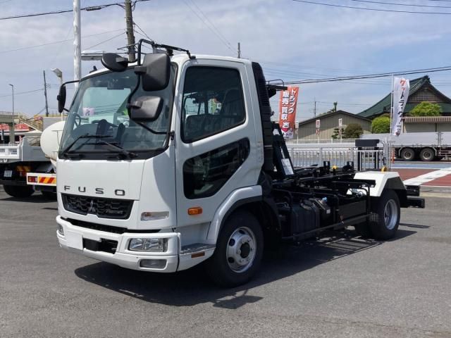 Mitsubishi FIGHTER 2025-10 8331886-0