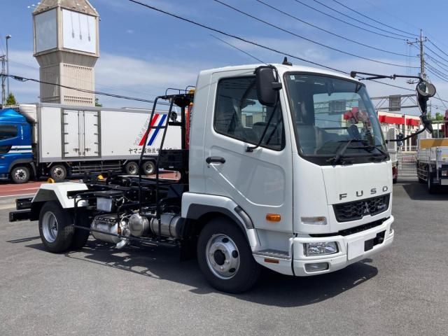 Mitsubishi FIGHTER 2025-10 8331886-1