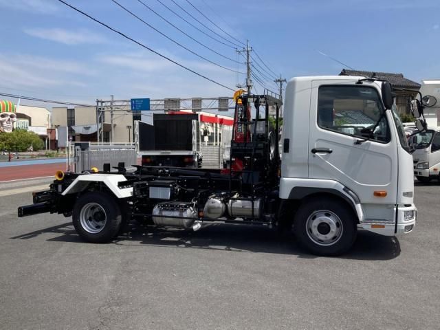 Mitsubishi FIGHTER 2025-10 8331886-5