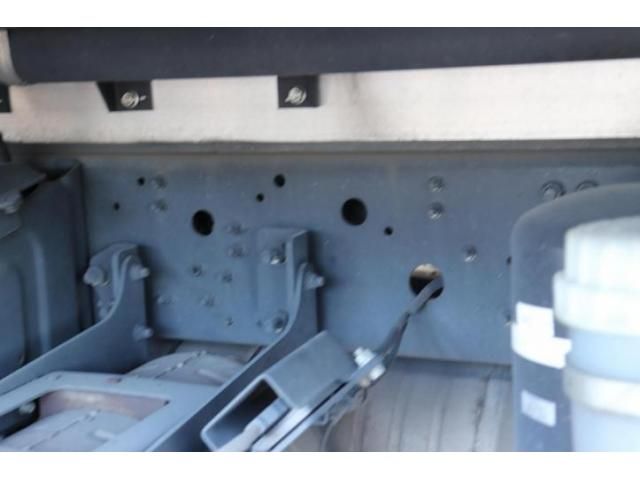 Mitsubishi FIGHTER 2016-03 8331894-24